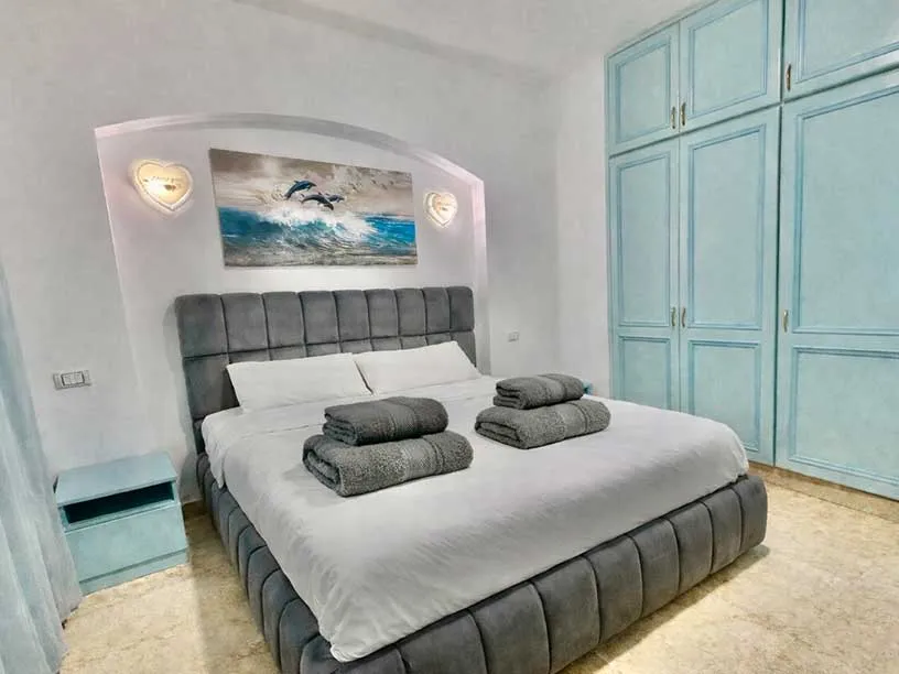 Schlafzimmer/Bedroom